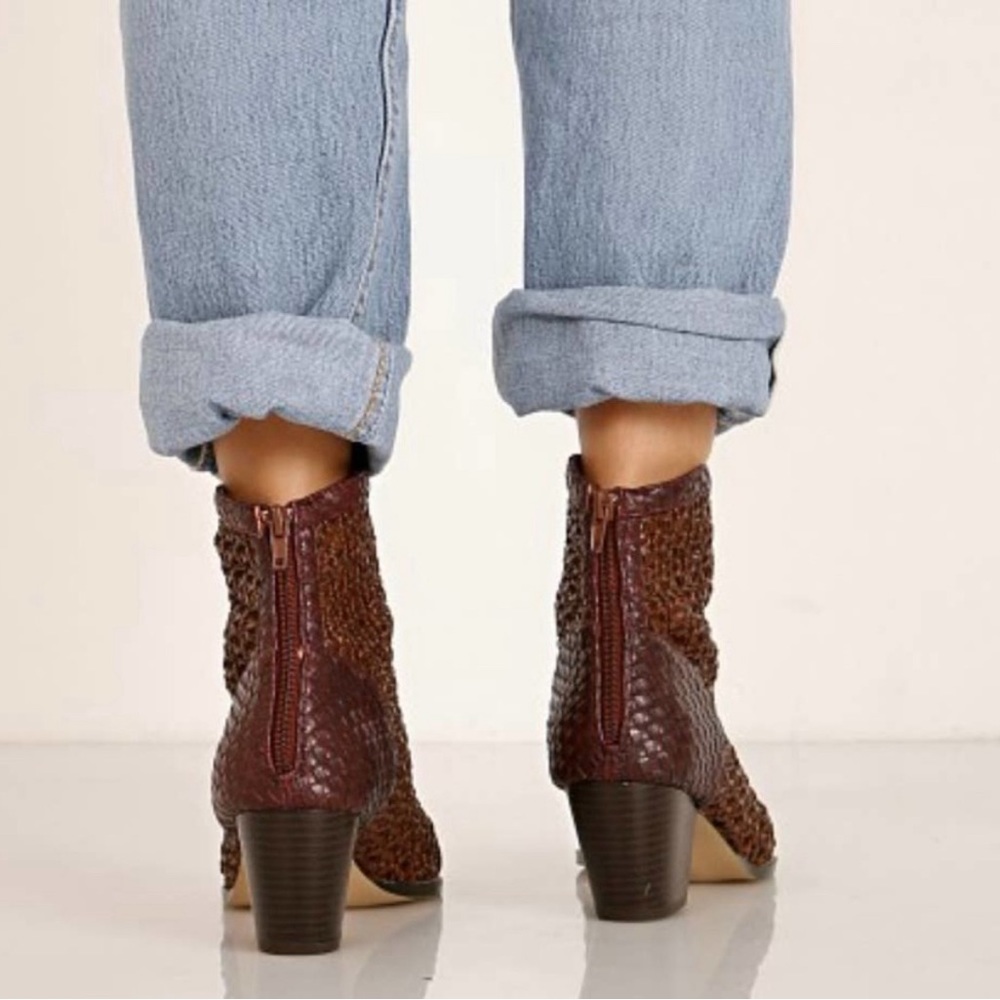 Coconuts by Matisse Caught Up perforated western Boots Sz 6 Saddle Brown